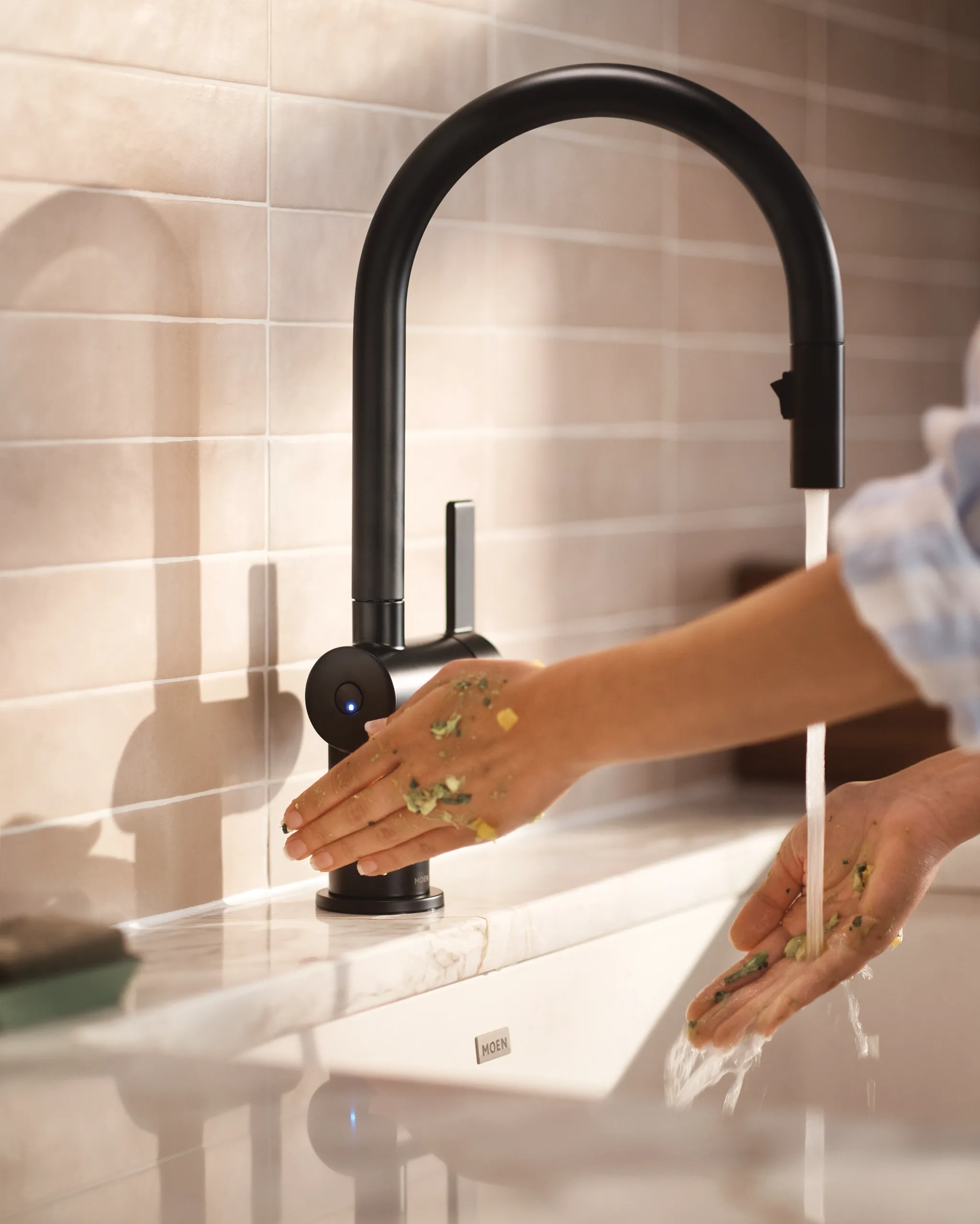 Cia Motionsense Wave One-Handle High Arc Pulldown Kitchen Faucet